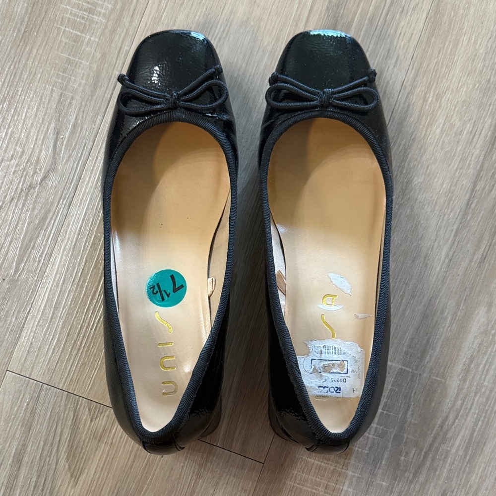 Unisa Black Leather Loafers with Bow